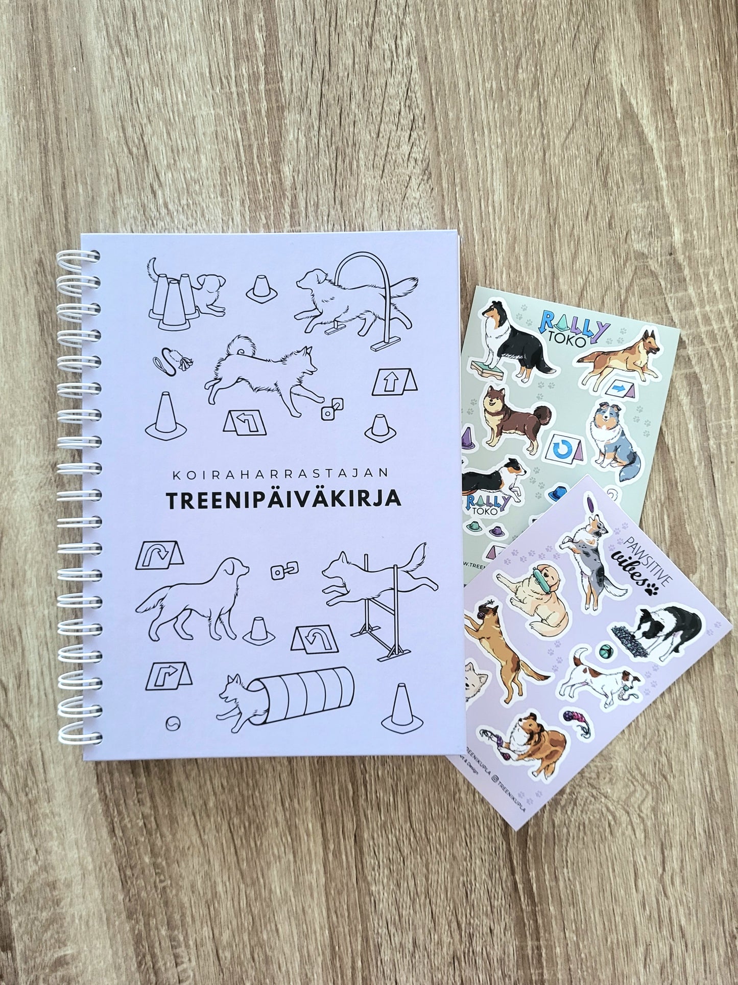 Tuotesetti: Koiraharrastajan treenipäiväkirja ja 2 tarra-arkkia
